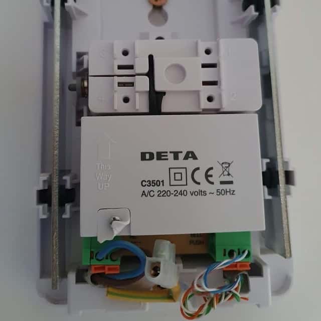 Inside a Deta C3501 mains voltage doorbell: the input (mains voltage) cables are on the bottom left, with the output (CAT5) cables on the bottom right.