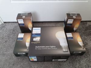 A Philips Hue starter kit (B22), and four E14 White Ambiance bulbs.