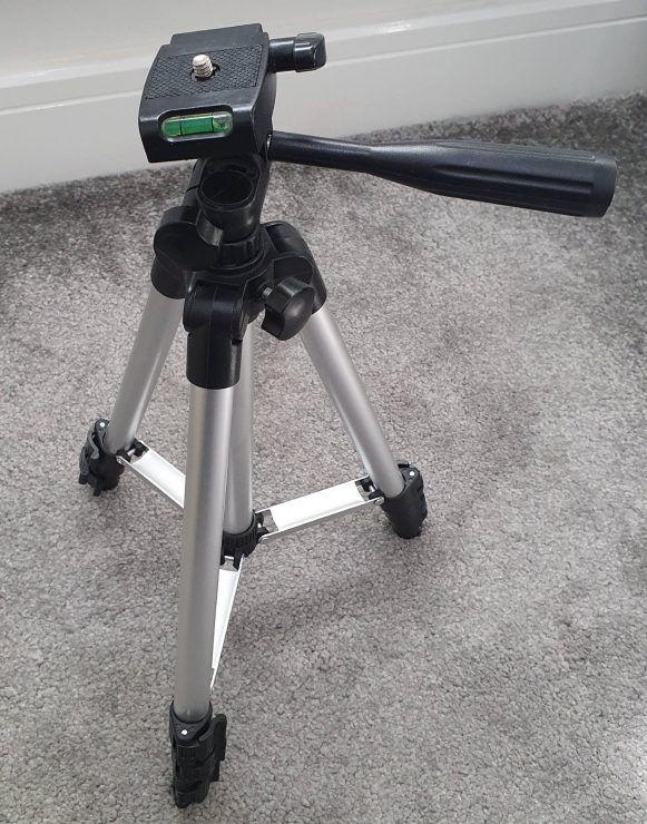 A tripod which can mount a smartphone or DSLR mirrorless camera