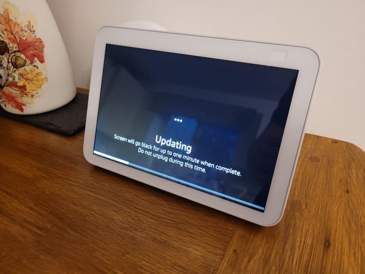 An Amazon Echo Show 8 updating its software