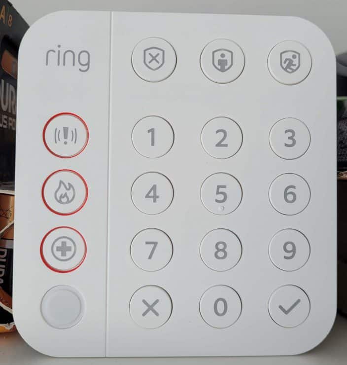 La tastiera del kit di allarme ad anello che ha anche una sirena incorporata